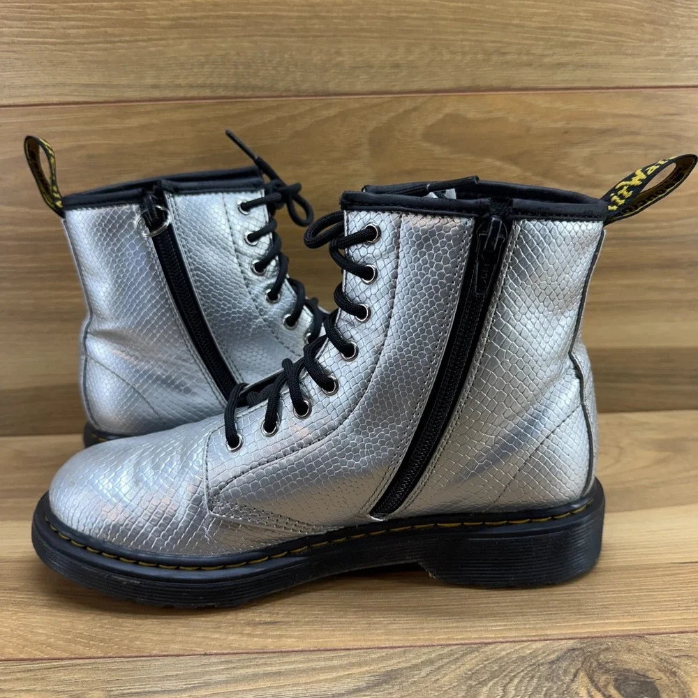 Dr Martens Combat Boots‎ Girls Youth Size 4 Metallic Silver Snake Print Punk